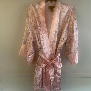 Mercer & Madison pretty pink short robe